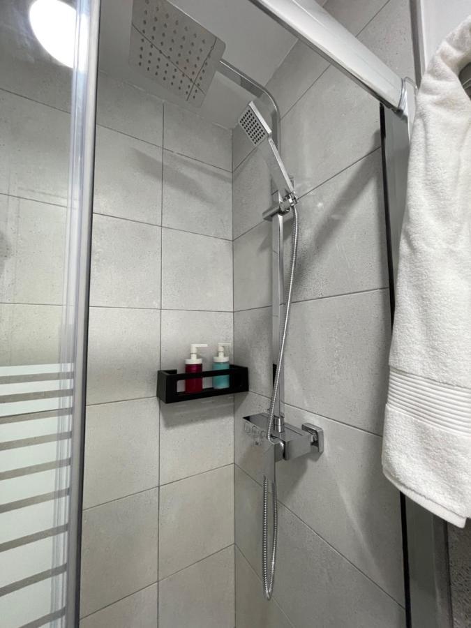 B-Rent Digital Apartment Zen Wifi Free คอร์ราเลโฮ ภายนอก รูปภาพ